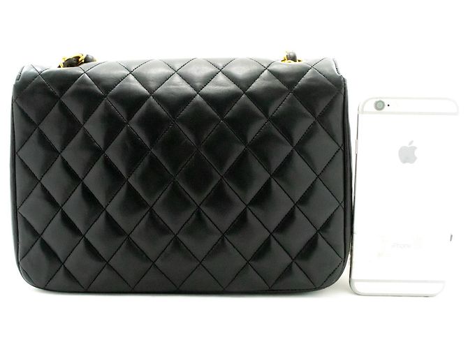 Bolsa de Ombro com Corrente Meia Lua CHANEL Tiracolo Preta Matelassê com Aba Preto - vista 3