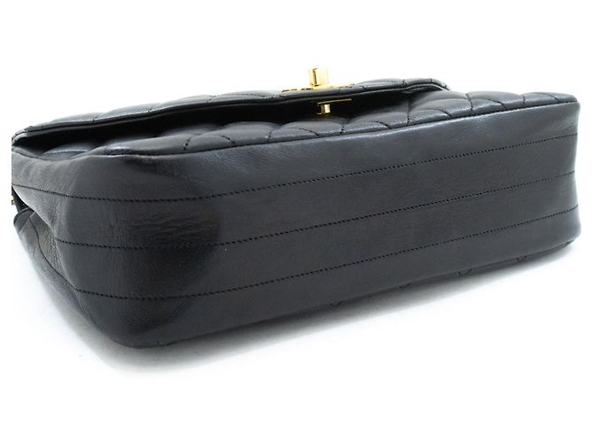 Bolsa de Ombro com Corrente Meia Lua CHANEL Tiracolo Preta Matelassê com Aba Preto - vista 4