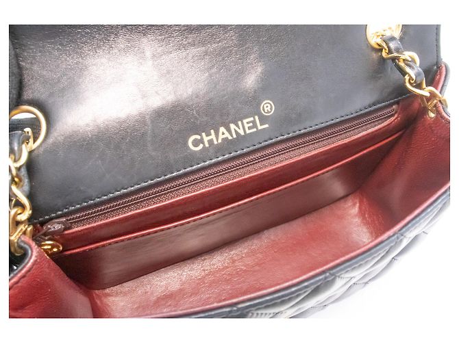 Bolsa de Ombro com Corrente Meia Lua CHANEL Tiracolo Preta Matelassê com Aba Preto - vista 10