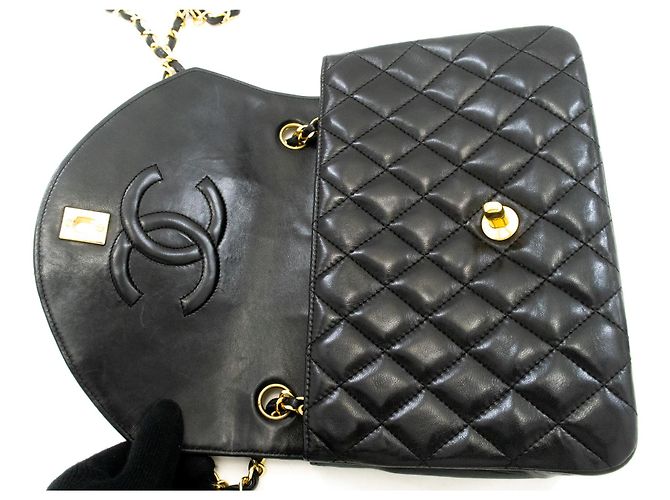 Bolsa de Ombro com Corrente Meia Lua CHANEL Tiracolo Preta Matelassê com Aba Preto - vista 11