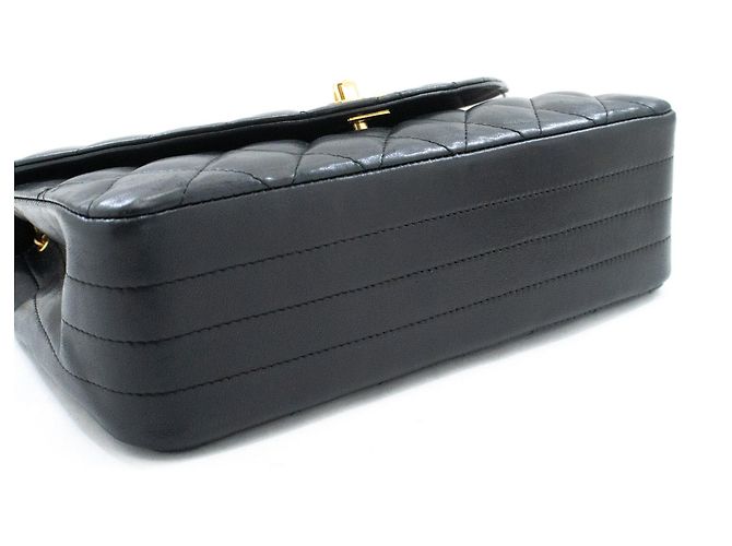 Bolsa de Ombro com Corrente Meia Lua CHANEL Tiracolo Preta Matelassê com Aba Preto - vista 4