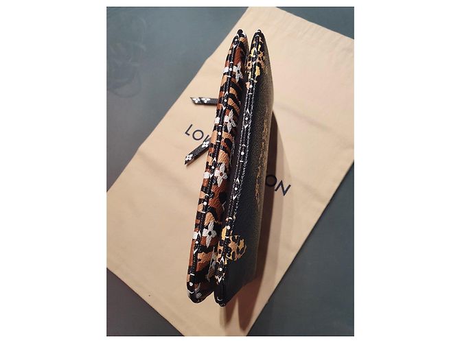 Louis Vuitton Pochette Double Zip Jungle Braun Schwarz Leopardenprint Monogramm - Ansicht 3