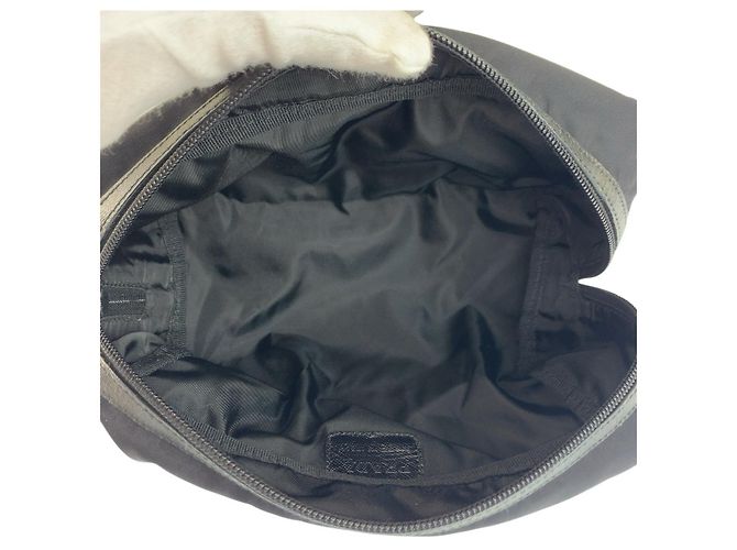 Prada Tessuto Clutch mit Dreiecks-Logo Schwarz - Ansicht 6