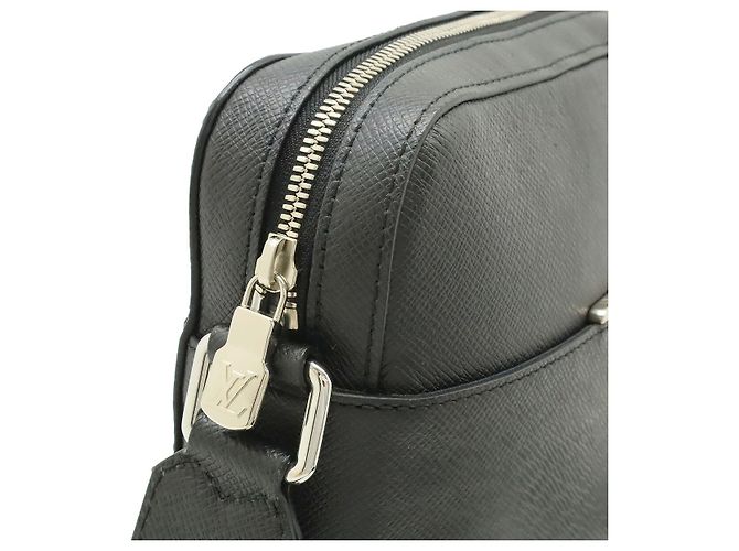 Sac à épaule Louis Vuitton Anton Pochette Gris - vue 5
