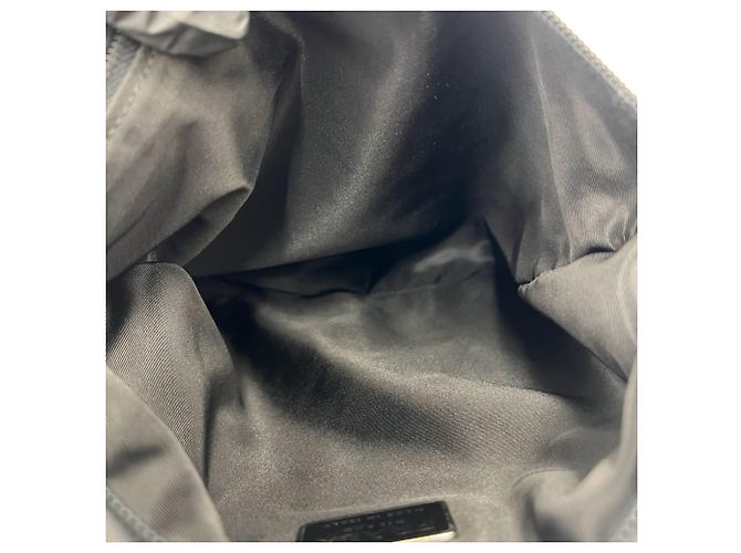 Prada Schultertasche mit Dreiecks-Logo-Plakette Schwarz - Ansicht 9