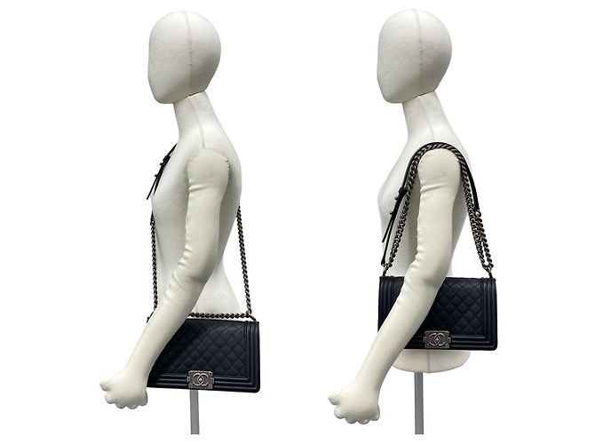 Borsa a tracolla Chanel Boy Chanel Coco Mark in pelle caviar con catena Nero - vista 2