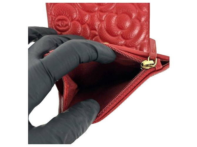 Cartera tri-fold Chanel de piel de becerro granulada roja - vista 10