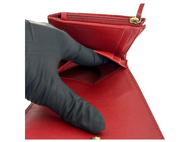 Cartera tri-fold Chanel de piel de becerro granulada roja - vista 9