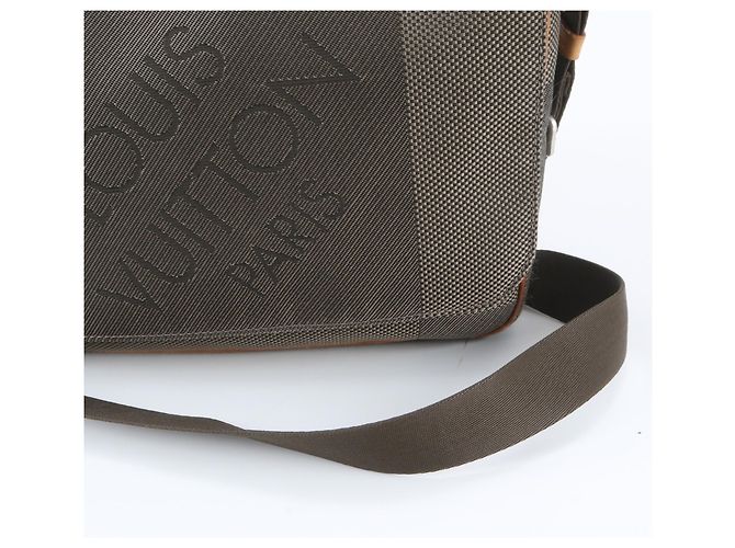 Bolsa Petit Messager Louis Vuitton Damier Géant Verde Caqui - vista 2