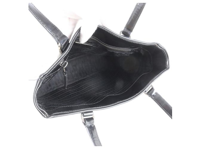 Tote Sac cabas en cuir Prada avec logo triangle Noir - vue 7