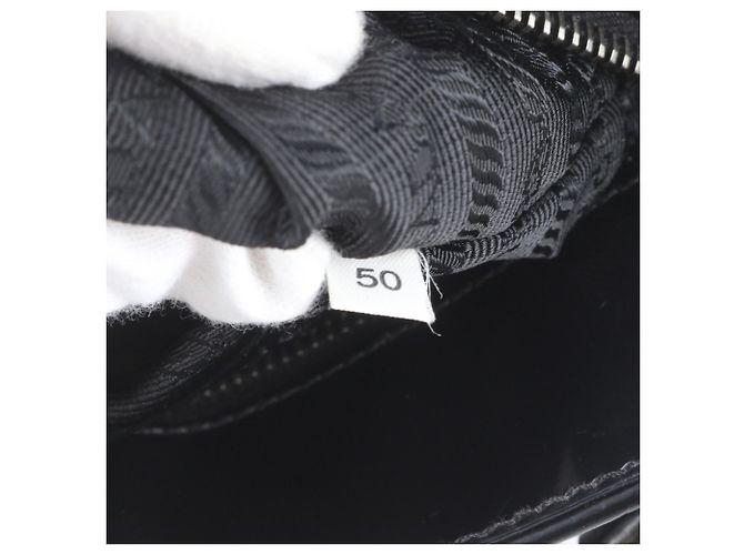 Tote Sac cabas en cuir Prada avec logo triangle Noir - vue 9