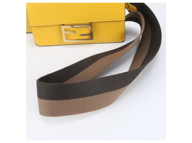 Fendi Flat Baguette Mini 8BS039 Borsa a tracolla 2-Way in pelle Giallo - vista 2