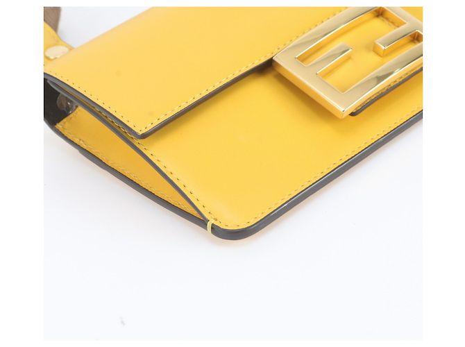 Fendi Flat Baguette Mini 8BS039 Borsa a tracolla 2-Way in pelle Giallo - vista 4