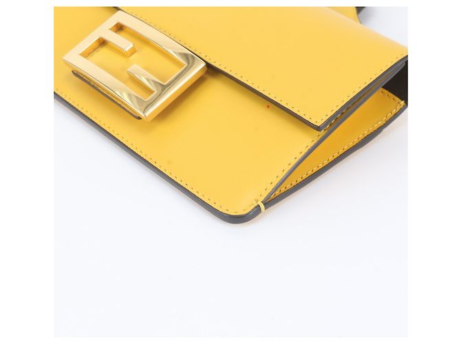Fendi Flat Baguette Mini 8BS039 Borsa a tracolla 2-Way in pelle Giallo - vista 5
