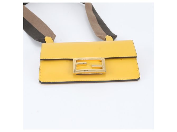 Fendi Flat Baguette Mini 8BS039 Borsa a tracolla 2-Way in pelle Giallo - vista 6