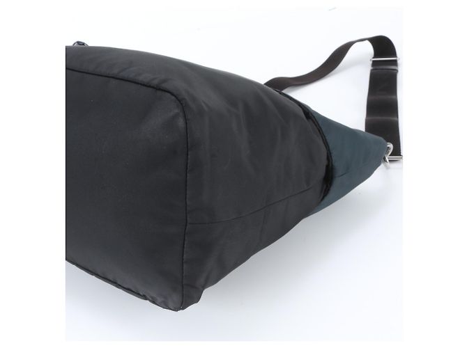 Borsa a tracolla reversibile in pelle e nylon Tessuto con logo triangolare Prada Nero Blu navy - vista 5
