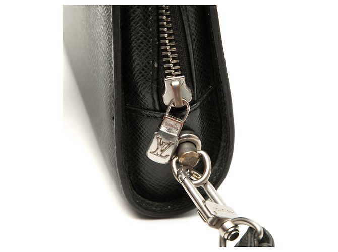 Louis Vuitton Pochette Baikal in Taiga Nero - vista 6