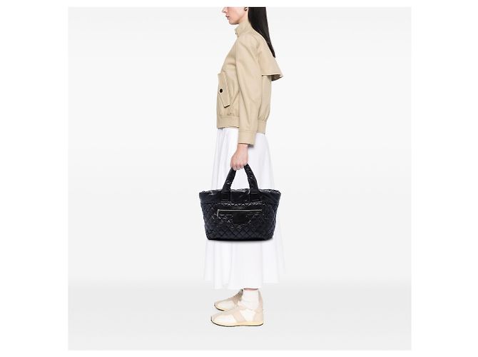 Chanel Black Large Quilted Nylon Reversible Coco Cocoon Tote Schwarz - Ansicht 6