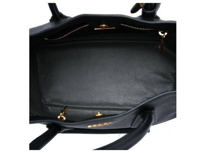 Prada Convertible Tote aus schwarzem Saffiano-Leder mit Fronttasche - Ansicht 4