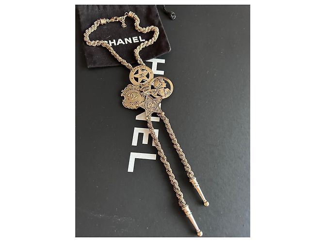 Collana Bolo Chanel Collezione Dallas con ciondoli D'oro - vista 2