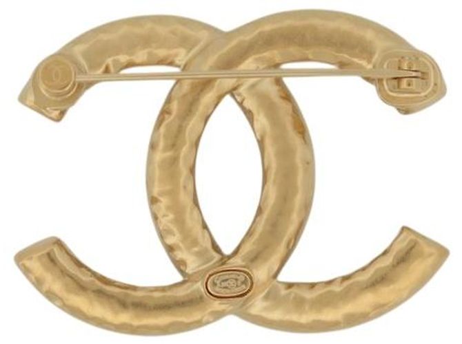 NEUE CHANEL LOGO CC PERLEN 2024 BROSCHE AUS GOLDFARBENEM METALL Golden - Ansicht 2
