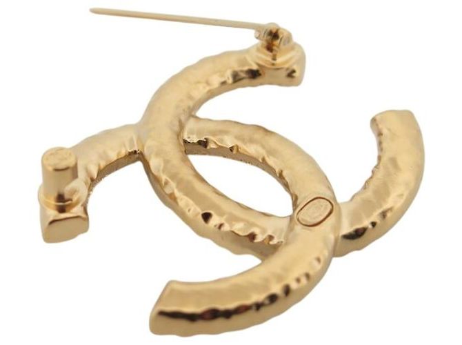 NEUE CHANEL LOGO CC PERLEN 2024 BROSCHE AUS GOLDFARBENEM METALL Golden - Ansicht 5