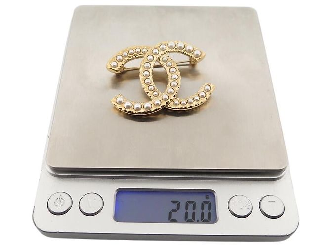 NEUE CHANEL LOGO CC PERLEN 2024 BROSCHE AUS GOLDFARBENEM METALL Golden - Ansicht 7