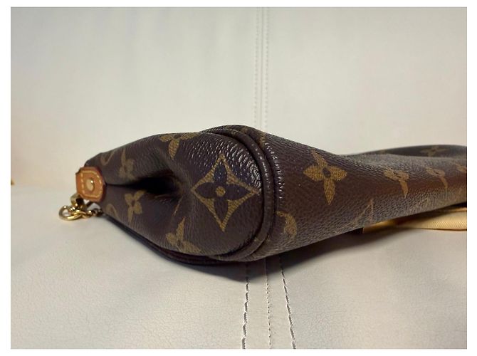louis vuitton Favorite Mm monogram Marrom - vista 6