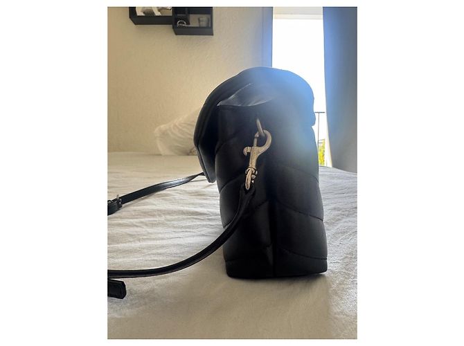 Yves Saint Laurent Borsa a tracolla Saint Laurent Loulou Toy in pelle nera Nero - vista 8