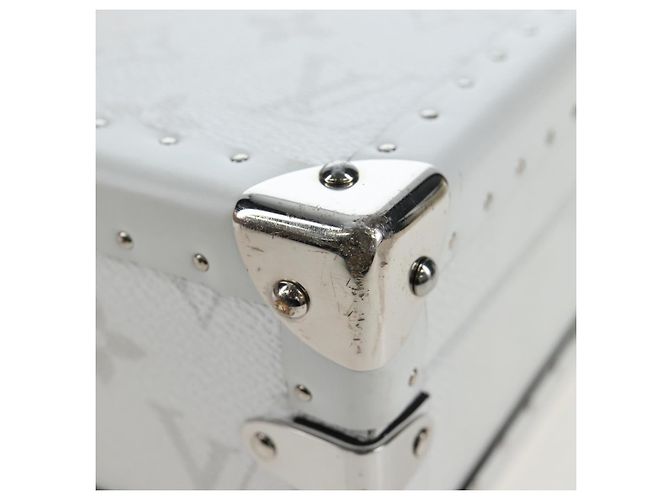 LOUIS VUITTON Tiger Lama Monogram Clutch Box White LV Auth 202290SAM Bianco - vista 21