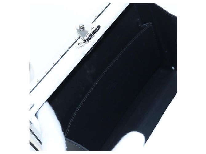LOUIS VUITTON Tiger Lama Monogram Clutch Box White LV Auth 202290SAM Bianco - vista 30