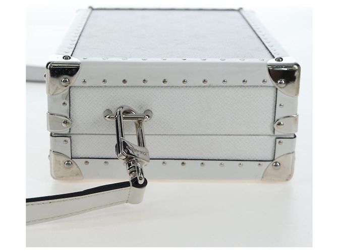 LOUIS VUITTON Tiger Lama Monogram Clutch Box White LV Auth 202290SAM Bianco - vista 5