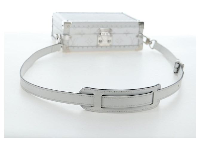 LOUIS VUITTON Tiger Lama Monogram Clutch Box White LV Auth 202290SAM Bianco - vista 9