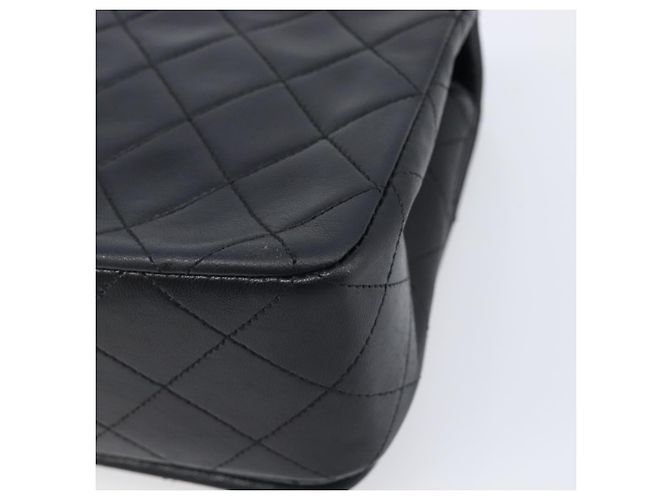 Borsa a tracolla CHANEL Chain Matelasse in pelle d'agnello nera e oro CC Auth 200435V Nero D'oro - vista 17