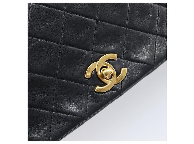 Borsa a tracolla CHANEL Chain Matelasse in pelle d'agnello nera e oro CC Auth 200435V Nero D'oro - vista 19