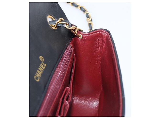 Borsa a tracolla CHANEL Chain Matelasse in pelle d'agnello nera e oro CC Auth 200435V Nero D'oro - vista 22