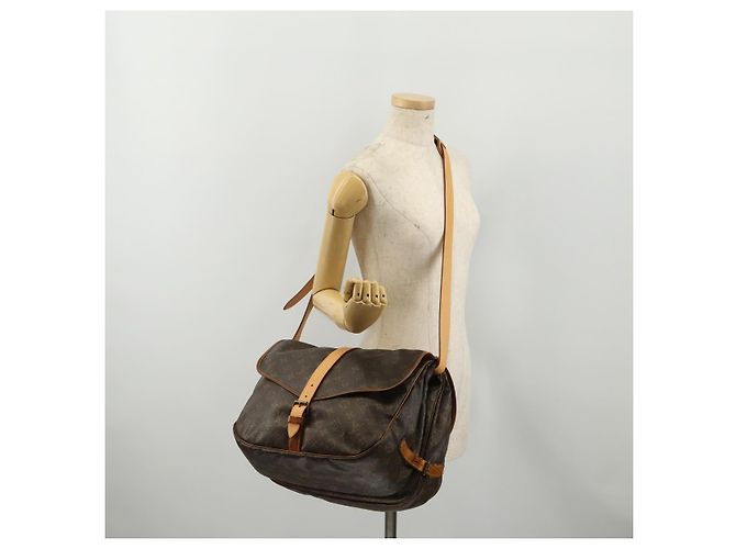 LOUIS VUITTON Monogram Saumur 35 Shoulder Bag M42254 LV Auth hk4113 Monogramma - vista 26