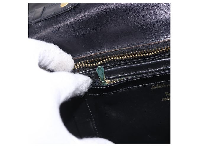 Salvatore Ferragamo Gancini Schultertasche aus Leder Schwarz Gold Auth 202991A Golden - Ansicht 28
