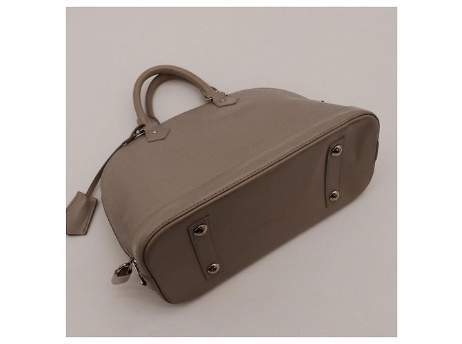 Borsa Louis Vuitton Alma BB in pelle Epi taupe - vista 6