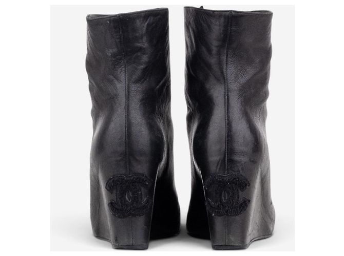 Bottines à talons compensés et bout ouvert avec logo Chanel by Karl Lagerfeld années 2010 Noir - vue 6