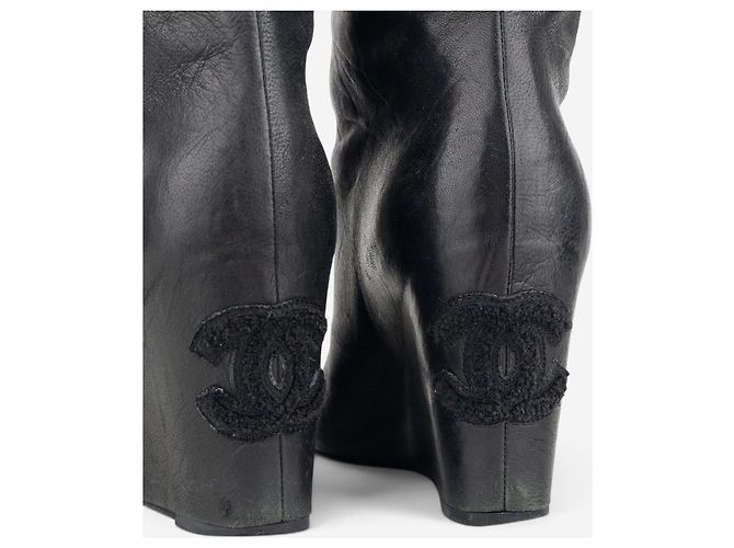 Bottines à talons compensés et bout ouvert avec logo Chanel by Karl Lagerfeld années 2010 Noir - vue 7
