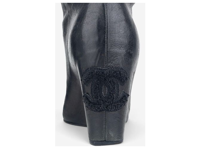 Bottines à talons compensés et bout ouvert avec logo Chanel by Karl Lagerfeld années 2010 Noir - vue 8