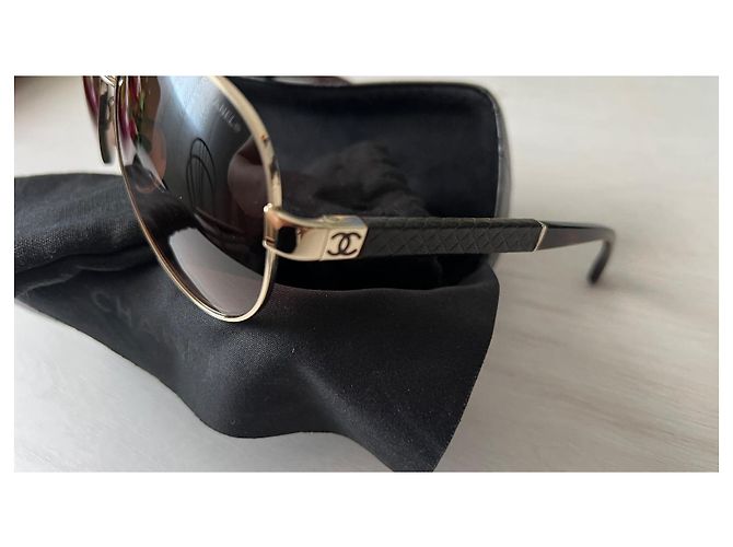 Gafas de sol Aviador Chanel Doradas y Negras Negro Dorado - vista 2
