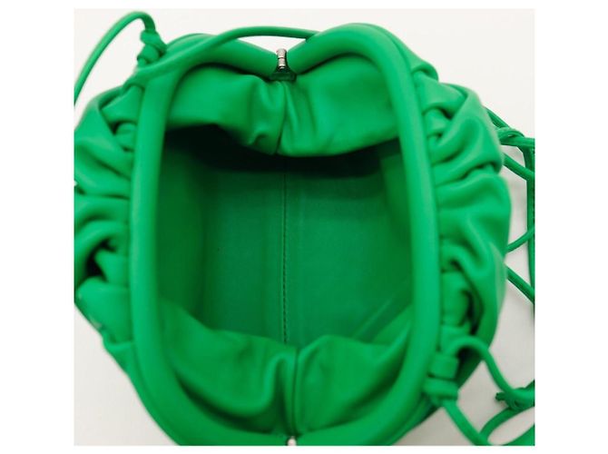 Bottega Veneta La borsa The Pouch Small in pelle verde - vista 8