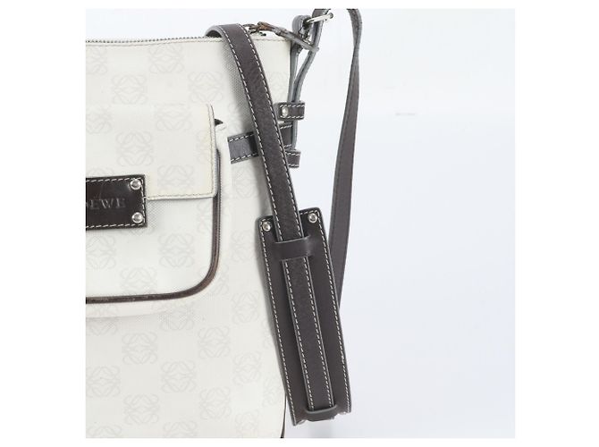 Loewe Anagram Schultertasche aus Leder Braun Weiß - Ansicht 2
