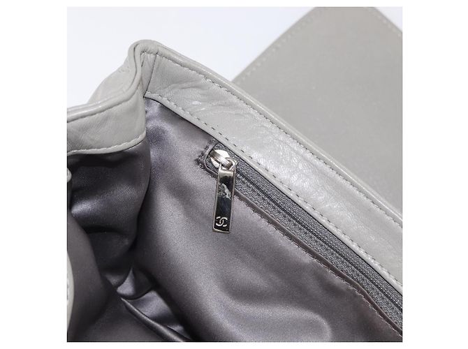 CHANEL Lammleder Schultertasche mit Kette Grau Silber CC - Ansicht 21