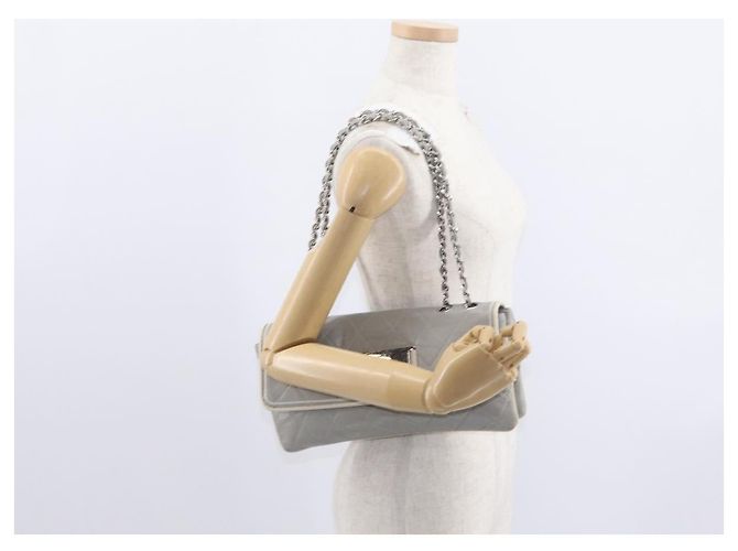 CHANEL Lammleder Schultertasche mit Kette Grau Silber CC - Ansicht 23