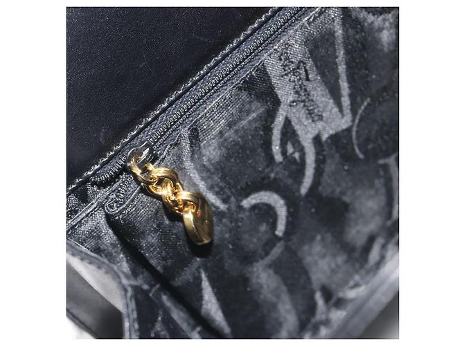 Salvatore Ferragamo Gancini Chain Shoulder Bag Leather Black Gold - vista 19