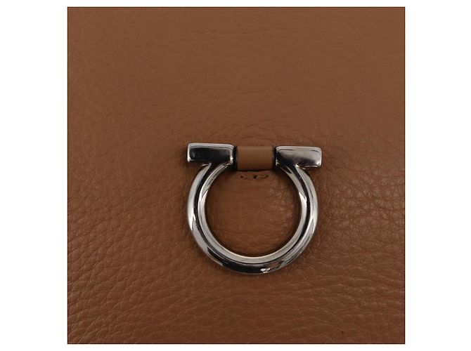 Salvatore Ferragamo Sac à épaule Gancini Cuir Beige Argent - vue 18