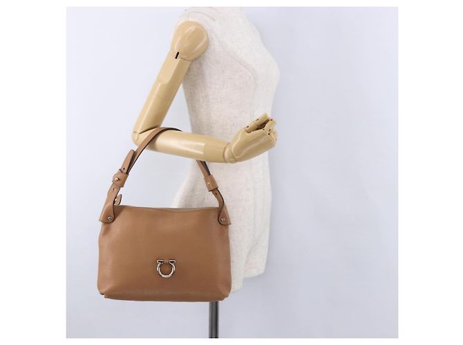 Salvatore Ferragamo Sac à épaule Gancini Cuir Beige Argent - vue 24